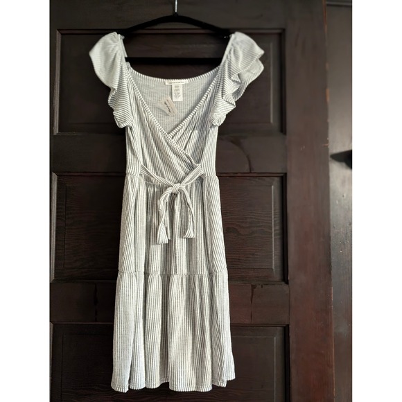 Caution To The Wind Dresses & Skirts - Caution to the Wind Grey White Striped Ribbed Wrap Mini Dress Small NWT